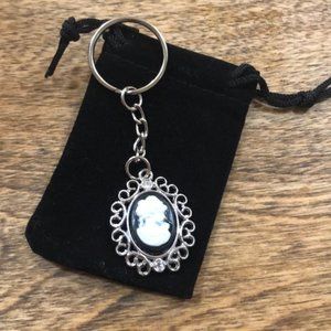 NWOT Stunning Crystal accent cameo charm keychain